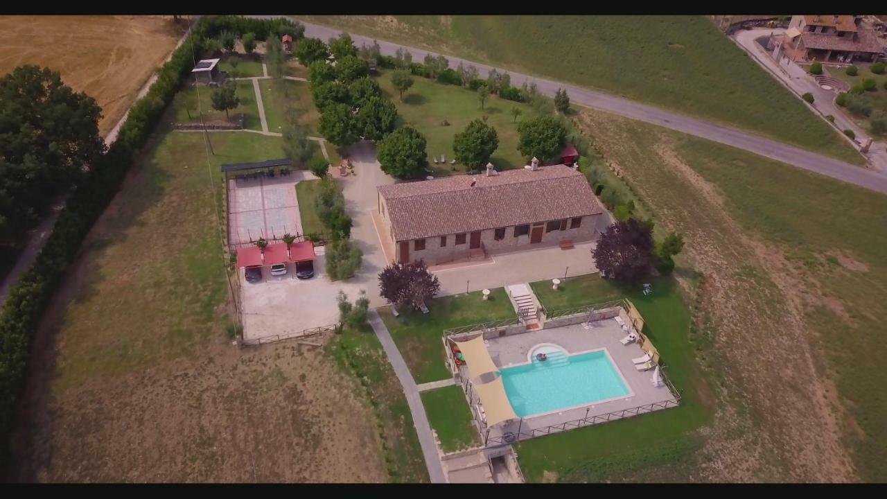 Agriturismo Il Falco تودي المظهر الخارجي الصورة